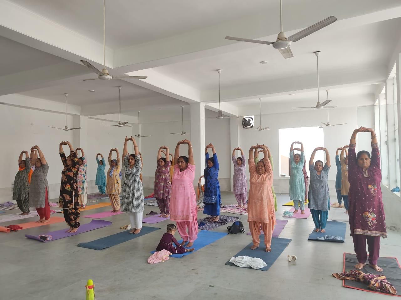 मुख्यमंत्री योगशाला से लोगों को मिल रहा है स्वस्थ जीवन का लाभ - एसडीएम अमित गुप्ता